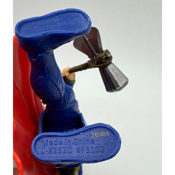 Marvel Studios Thor Love and Thunder King Valkyrie & Thor Deluxe Figures - Picture 7 of 8